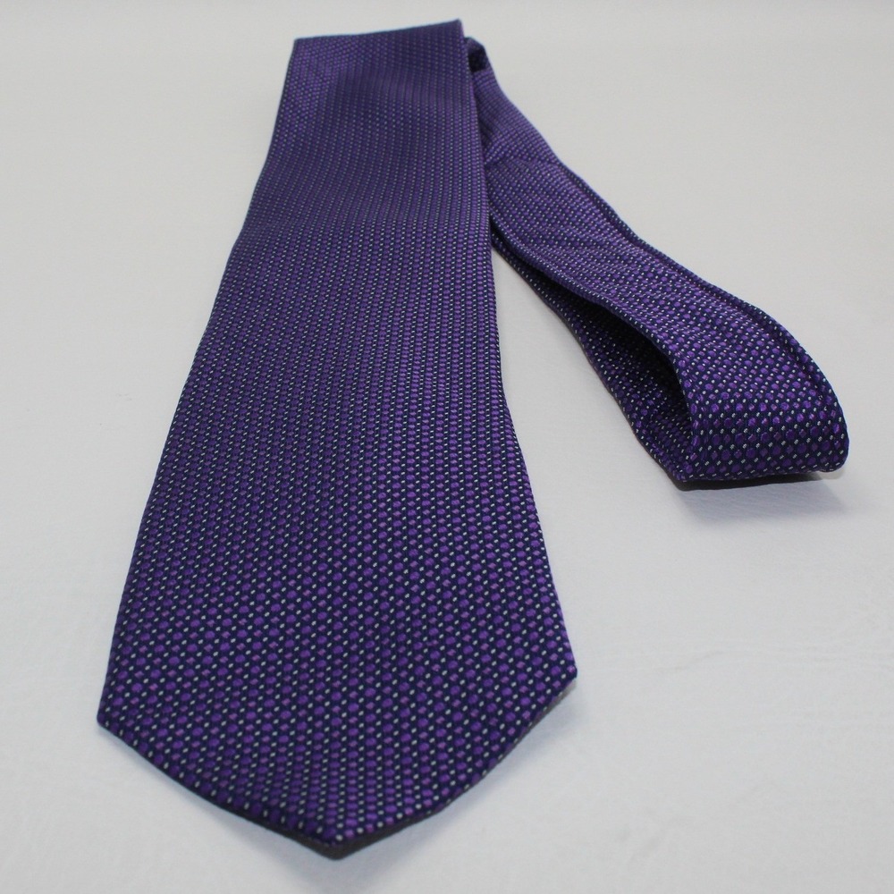 Roundtree & Yorke Purple Geometric Micro Dot Silk Handmade Tie RN58909
